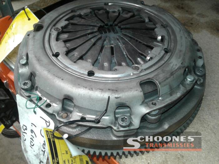 Clutch kit (complete) from a Peugeot 308 2013
