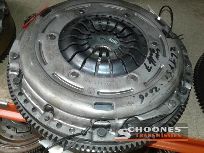Clutch kit (complete) from a Volkswagen Golf 2016
