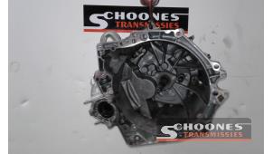 Używane Skrzynia biegów Peugeot 2008 (CU) Cena € 630,00 Procedura marży oferowane przez Schoones Transmissies B.V.