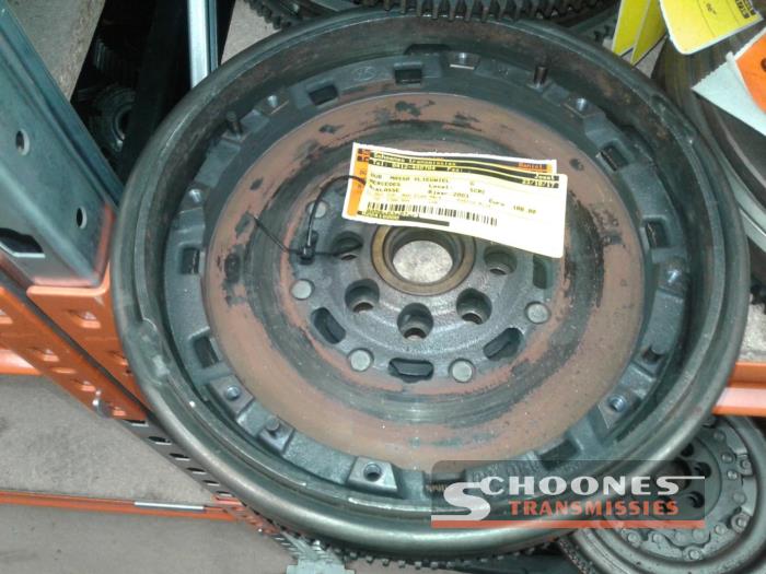 Dual mass flywheel