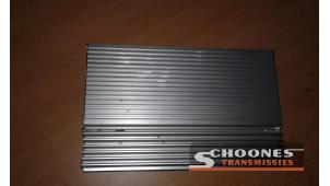 Used Radio amplifier Dodge Journey Price on request offered by Schoones Transmissies B.V.