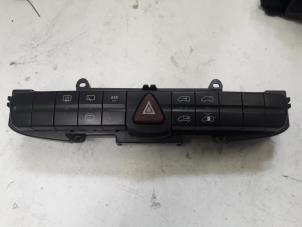 Used Panic lighting switch Mercedes Vito (639.6) 2.2 111 CDI 16V Price € 47,19 Inclusive VAT offered by Tijdeman Mercedes Onderdelen