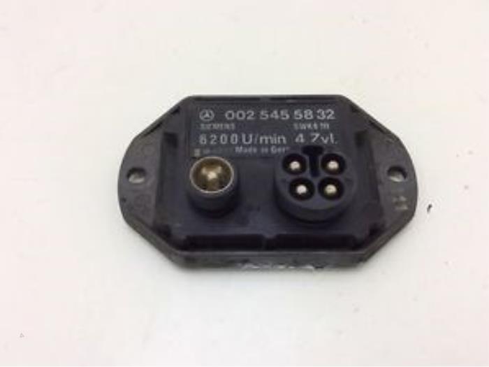 Ignition module from a Mercedes-Benz E Combi (S124) 2.3 230 TE 1986