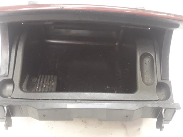 Front ashtray from a Mercedes-Benz C (W203) 2.6 C-240 V6 18V 2001