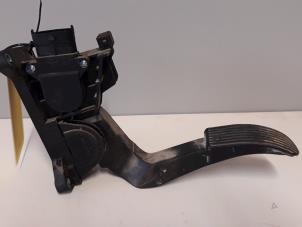 Used Accelerator pedal Mercedes Vito (639.7) 2.2 115 CDI 16V Price € 50,00 Margin scheme offered by Tijdeman Mercedes Onderdelen