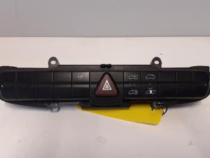 Used Panic lighting switch Mercedes Vito (639.7) 2.2 115 CDI 16V Price € 47,19 Inclusive VAT offered by Tijdeman Mercedes Onderdelen
