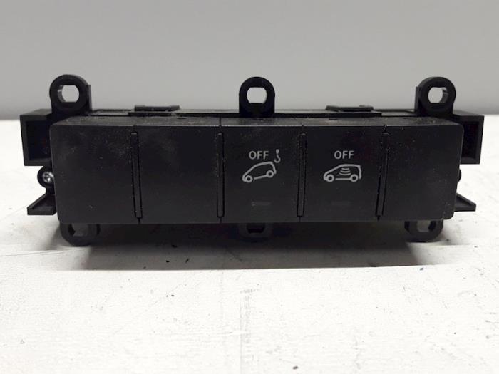 Begagnade Larmmodul Mercedes A (W169) 2.0 A-180 CDI 16V Pris € 40,00 Marginaltabell erbjuds av Tijdeman Mercedes Onderdelen