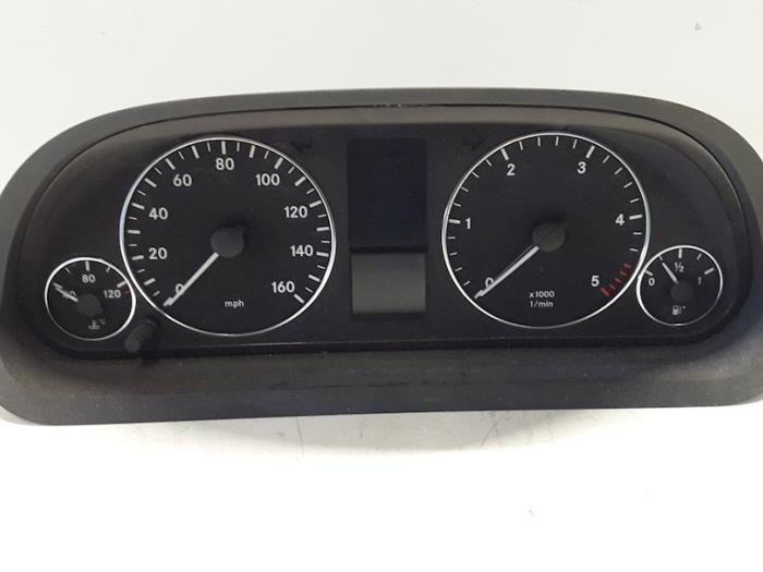 Instrument panel from a Mercedes-Benz A (W169) 2.0 A-180 CDI 16V 2005