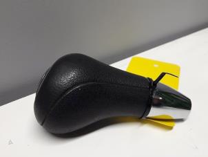 Used Gear stick knob Mercedes A (W169) 1.7 A-170 3-Drs. Price on request offered by Tijdeman Mercedes Onderdelen
