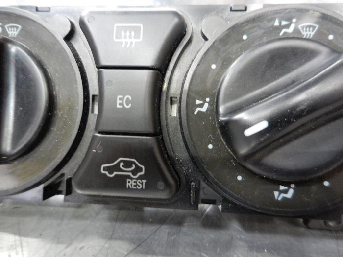 Panel sterowania klimatyzacji z Mercedes-Benz CLK (R208) 4.3 430 V8 24V 2000