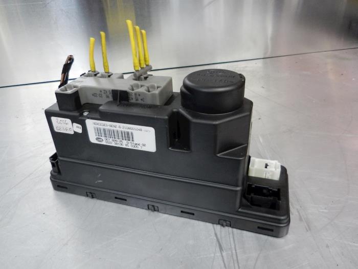 Electric central locking vacuum pump from a Mercedes-Benz C Combi (S202) 2.2 C-200 CDI 16V 1998