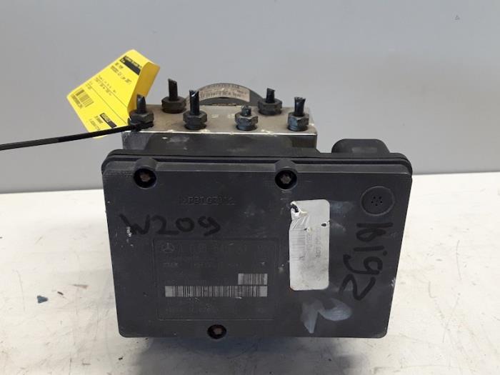 Usagé Bloc ABS Mercedes CLK (R209) 3.0 280 V6 18V Prix sur demande proposé par Tijdeman Mercedes Onderdelen