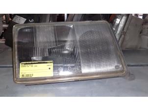 Used Headlight lens, right Mercedes E (W124) 2.0 200 E Price on request offered by Tijdeman Mercedes Onderdelen
