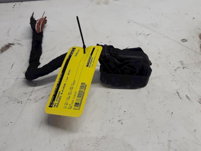 Usados Conector ABS Mercedes B (W245) 1.5 B-160 16V Precio € 35,00 Norma de margen ofrecido por Tijdeman Mercedes Onderdelen