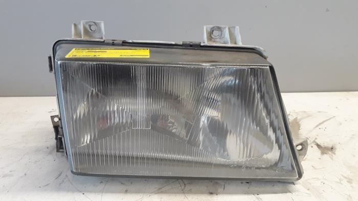 Używane Reflektor prawy Mercedes Vario 814D 12V Cena € 169,40 Z VAT oferowane przez Tijdeman Mercedes Onderdelen