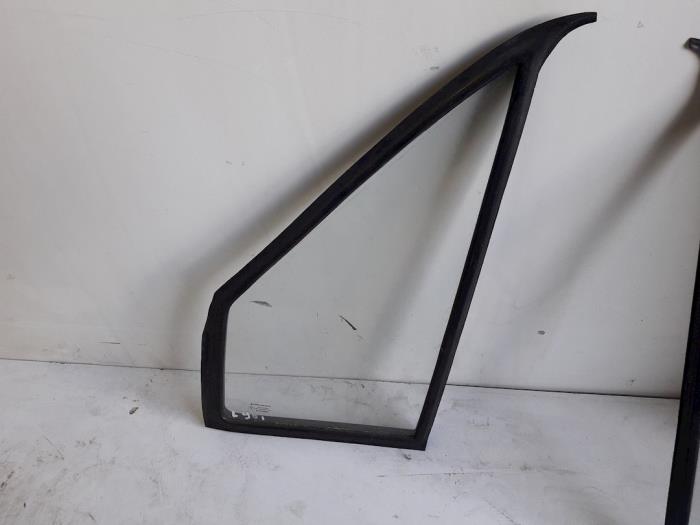 Usados Ventanilla triangular izquierda delante Mercedes Sprinter 2t (901/902) 210D Precio € 60,49 IVA incluido ofrecido por Tijdeman Mercedes Onderdelen
