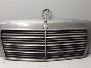 Used Grille Mercedes E (C124) 2.3 230 CE Price on request offered by Tijdeman Mercedes Onderdelen