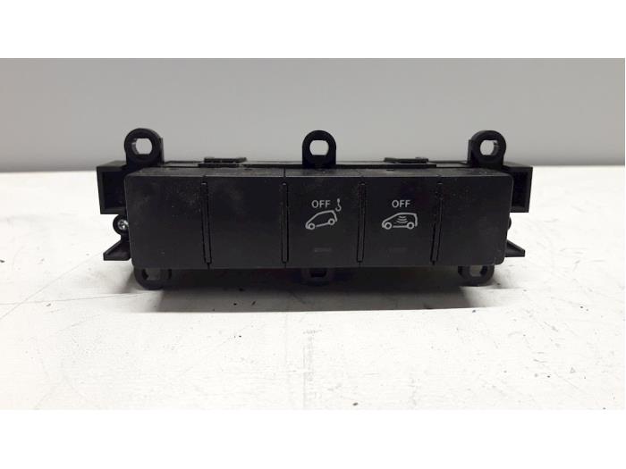Begagnade Larmmodul Mercedes A (W169) 2.0 A-180 CDI 16V Pris € 40,00 Marginaltabell erbjuds av Tijdeman Mercedes Onderdelen