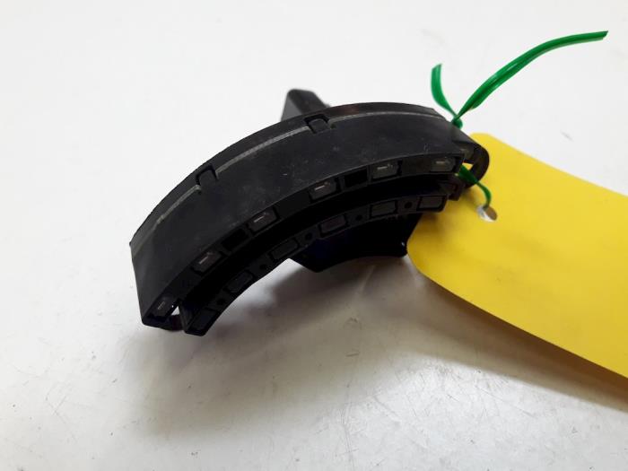 Begagnade Styrvinkelsensor Mercedes E Combi (S211) 2.2 E-220 CDI 16V Pris € 30,00 Marginaltabell erbjuds av Tijdeman Mercedes Onderdelen