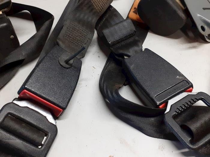 Set of seatbelts, rear seats from a Mercedes-Benz T/TE/TD (S123) 200 T 1980