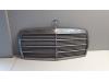 Grille from a Mercedes S (W126), 1979 / 1991 380 SE,SEL, Saloon, 4-dr, Petrol, 3.839cc, 150kW (204pk), RWD, M116963, 1979-12 / 1985-08, 126.032; 126.033 1981