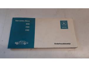 Używane Instrukcja Mercedes /8 (W115) 200 Cena € 100,00 Procedura marży oferowane przez Tijdeman Mercedes Onderdelen