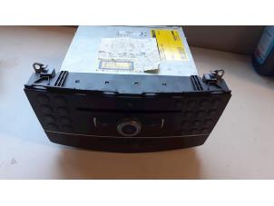 Used Radio CD player Mercedes C Estate (S204) 2.2 C-200 CDI 16V . Price € 144,95 Margin scheme offered by Tijdeman Mercedes Onderdelen