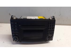 Used Radio CD player Mercedes A (W169) 1.5 A-150 16V Price € 95,00 Margin scheme offered by Tijdeman Mercedes Onderdelen