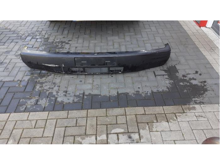Używane Zderzak przedni Mercedes Vario 814D 12V Cena na żądanie oferowane przez Tijdeman Mercedes Onderdelen