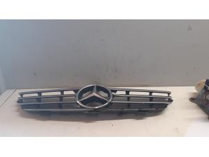 Usados Rejilla Mercedes CLK (R209) 1.8 200 K 16V Precio de solicitud ofrecido por Tijdeman Mercedes Onderdelen