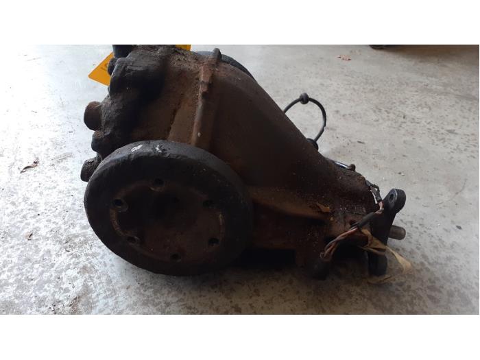 Rear differential from a Mercedes-Benz 190 (W201) 2.0 E Kat. 1991