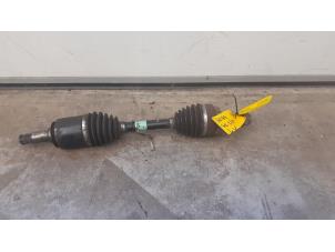 Used Front drive shaft, left Mercedes ML I (163) 270 2.7 CDI 20V Price on request offered by Tijdeman Mercedes Onderdelen