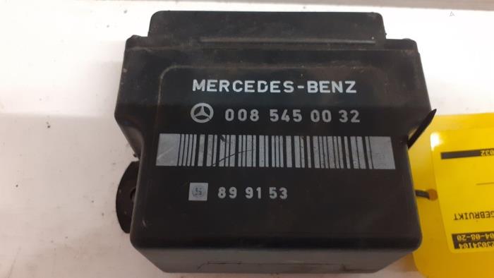 Relé de precalentamiento de un Mercedes-Benz 190 D (W201) 2.0 D 1991