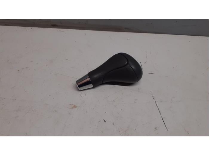 Gear stick knob from a Mercedes-Benz S (W220) 3.2 S-320 CDI 24V 2001