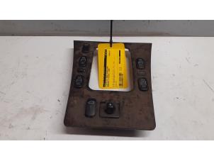 Usados Interruptor de ventanilla eléctrica Mercedes E (W210) 2.4 E-240 V6 18V Precio € 49,00 Norma de margen ofrecido por Tijdeman Mercedes Onderdelen
