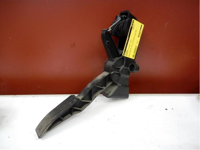Accelerator pedal Mercedes B 2.0 B-180 CDI 16V - 000844
