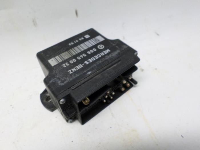 Glow plug relay from a Mercedes-Benz 190 D (W201) 2.0 D 1991