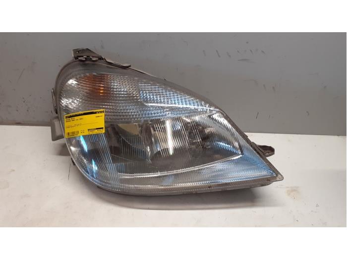 Używane Reflektor prawy Mercedes Vaneo (W414) 1.7 CDI 16V Cena € 69,00 Procedura marży oferowane przez Tijdeman Mercedes Onderdelen
