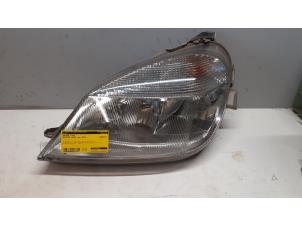 Used Headlight, left Mercedes Vaneo (W414) 1.7 CDI 16V Price € 69,00 Margin scheme offered by Tijdeman Mercedes Onderdelen
