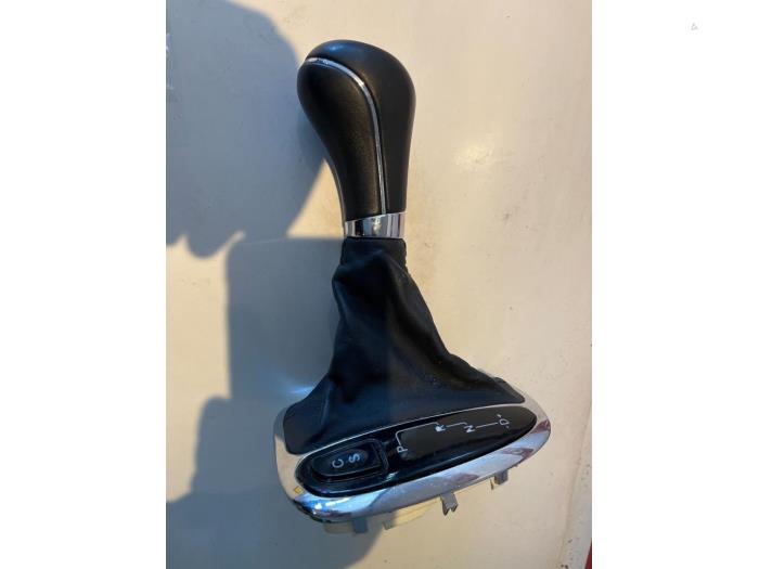 Gear stick cover from a Mercedes-Benz C (W203) 2.2 C-200 CDI 16V 2003