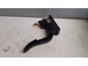 Used Accelerator pedal Mercedes Vito (639.6) 2.2 109 CDI 16V Price € 60,50 Inclusive VAT offered by Tijdeman Mercedes Onderdelen