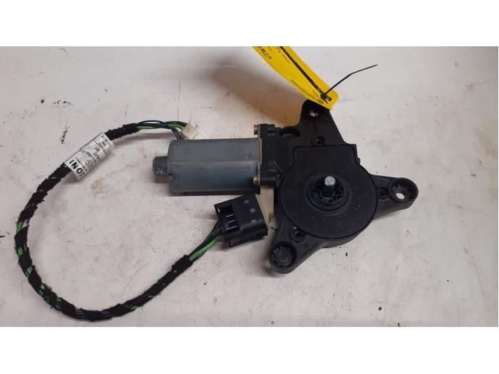 Usados Motor de ventanilla de puerta Mercedes Vito (639.6) 2.2 109 CDI 16V Precio € 38,72 IVA incluido ofrecido por Tijdeman Mercedes Onderdelen
