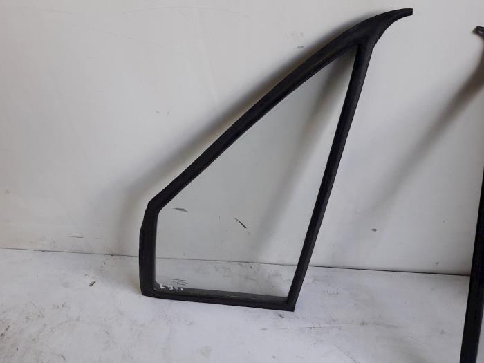 Usados Ventanilla triangular izquierda delante Mercedes Sprinter 2t (901/902) 210D Precio € 60,49 IVA incluido ofrecido por Tijdeman Mercedes Onderdelen