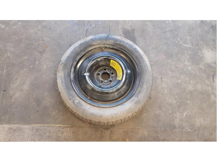 Space-saver spare wheel from a Mercedes-Benz ML I (163) 270 2.7 CDI 20V 2000