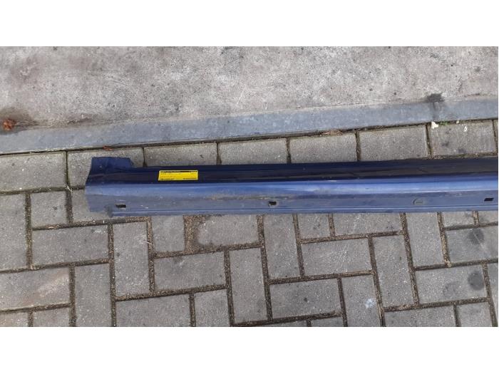 Side skirt, left Mercedes B 1.5 B-150 16V 240 - 1696102108