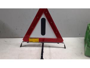 Used Warning triangle Mercedes S (W126) 500 SE,SEL Price on request offered by Tijdeman Mercedes Onderdelen