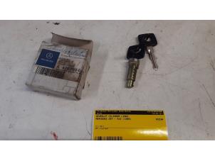 New Door lock cylinder, left Mercedes L-Serie 2t (601) 207D Price on request offered by Tijdeman Mercedes Onderdelen