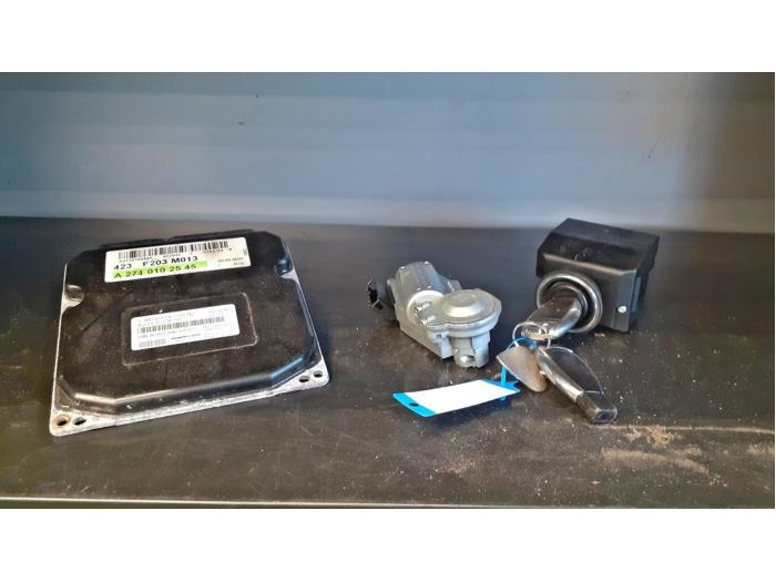 Used Ignition lock + computer Mercedes C Combi (S203) 1.8 C-180K 16V Price on request offered by Tijdeman Mercedes Onderdelen
