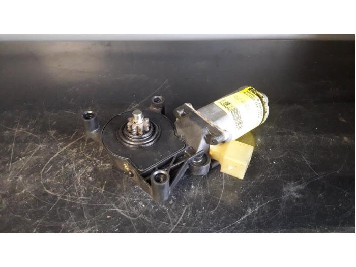 Usados Motor de ventanilla de puerta Mercedes CLK (C208) 2.3 230K 16V Precio de solicitud ofrecido por Tijdeman Mercedes Onderdelen