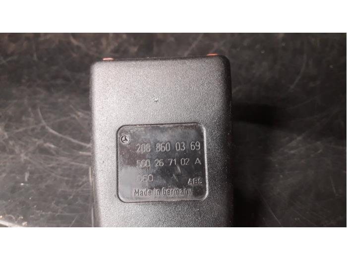 Front seatbelt buckle, right from a Mercedes-Benz SLK (R170) 2.0 200 16V 1997